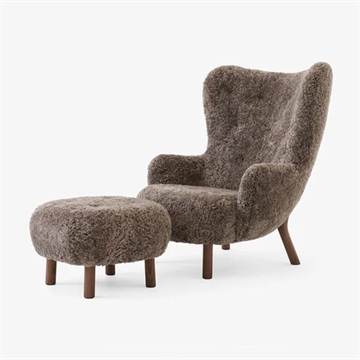 Andtradition Petra VB3 Loungestol & Puf ATD1 - Oiled Walnut & Sheepskin Sahara